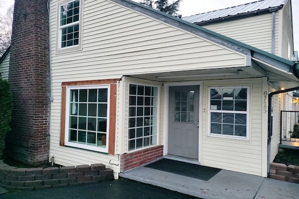 Foto van Queen Bed Niet Roken - Vakantiehuis in Portland OR - ExteriorSummer