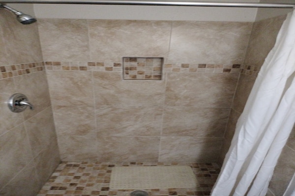 Foto van Queen Bed Niet Roken - Vakantiehuis in Portland OR - BathRoom