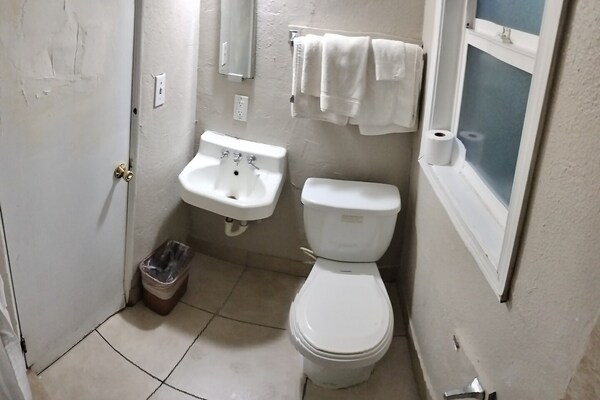 Foto van Queensize bed | Smk | Portland OR - Vakantiehuis in Portland OR - BathRoom