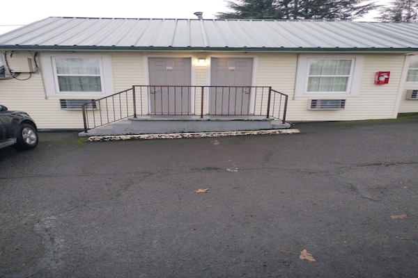Foto van Queensize bed | Smk | Portland OR - Vakantiehuis in Portland OR - ExteriorSummer