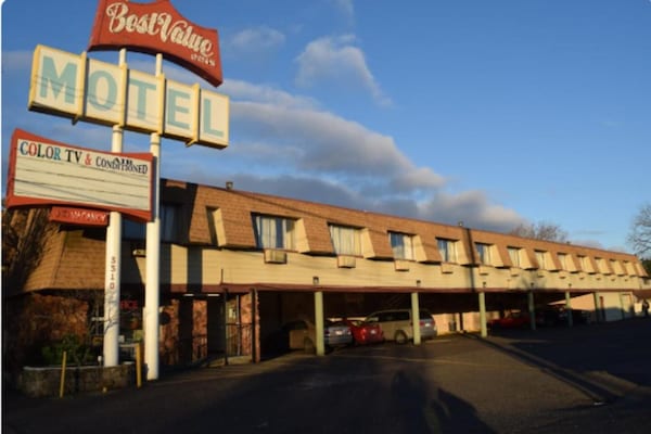 Foto van Tweepersoonsbed (queensize) | Rookvrij - Vakantiehuis in Portland OR - ExteriorSummer