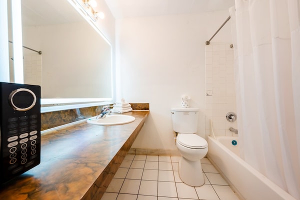 Foto van Tweepersoonsbed (queensize) | Rookvrij - Vakantiehuis in Portland OR - BathRoom