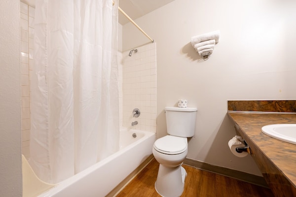 Foto van Tweepersoonsbed (queensize) | Rookvrij - Vakantiehuis in Portland OR - BathRoom
