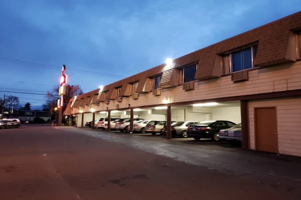 Foto van Tweepersoonsbed (queensize) | Rookvrij - Vakantiehuis in Portland OR - parking