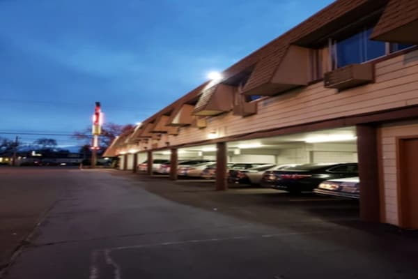 Foto van Tweepersoonsbed (queensize) | Rookvrij - Vakantiehuis in Portland OR - parking