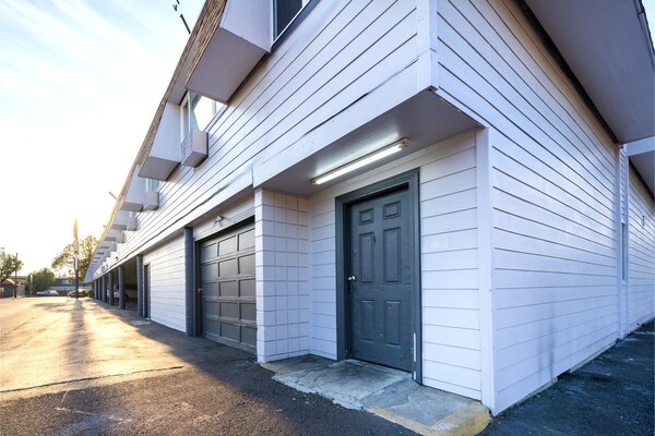 Foto van Tweepersoonsbed (queensize) | Rookvrij - Vakantiehuis in Portland OR - ExteriorSummer