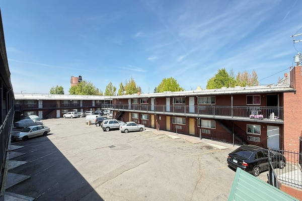 Foto van 2 Dubbele Bedden Niet Roken Met Studio - Vakantiehuis in Portland OR - parking
