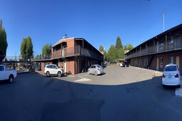 Foto van 2 Dubbele Bedden Niet Roken Met Studio - Vakantiehuis in Portland OR - parking