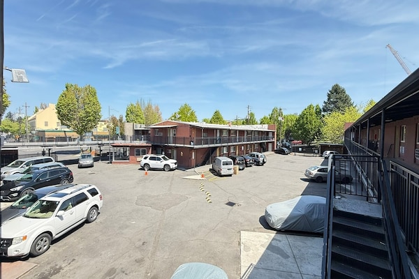 Foto van 2 Dubbele Bedden Niet Roken Met Studio - Vakantiehuis in Portland OR - parking