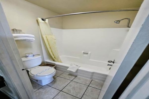 Foto van 1 Slaapkamer Appartement Met Keuken - Vakantiehuis in Ridgecrest CA - BathRoom
