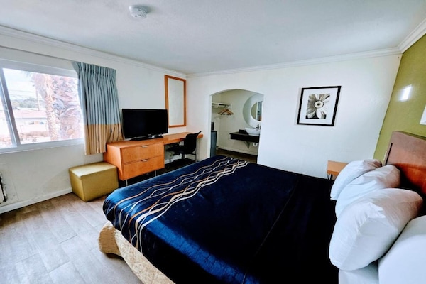 Foto van 1 Slaapkamer Appartement Met Keuken - Vakantiehuis in Ridgecrest CA - BedRoom