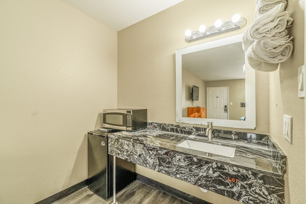Foto van Queen Bed Niet Roken - Vakantiehuis in Rockdale TX - BathRoom