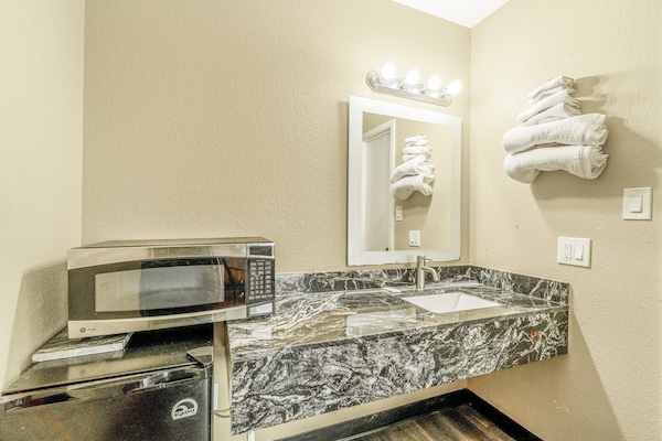Foto van Queen Bed Niet Roken - Vakantiehuis in Rockdale TX - BathRoom