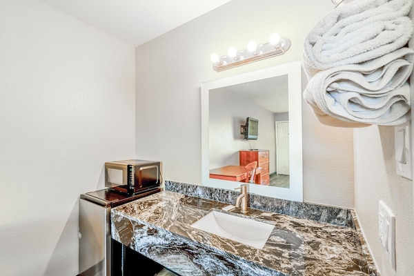 Foto van Queen Bed Niet Roken - Vakantiehuis in Rockdale TX - BathRoom