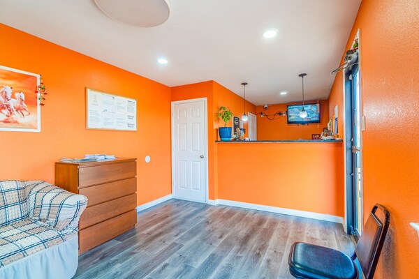 Foto van Queen Bed Niet Roken - Vakantiehuis in Rockdale TX - HallReception
