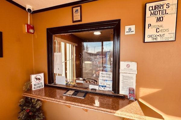 Foto van Queen Bed Niet Roken - Vakantiehuis in Saginaw, MI - HallReception
