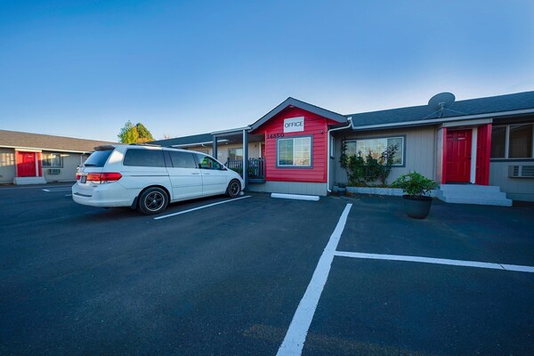 Foto van Tweepersoonsbed (Queensize) | OYO Hotel Portland - Vakantiehuis in Sandy OR - ExteriorSummer