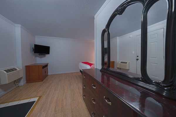 Foto van Tweepersoonsbed (Queensize) | OYO Hotel Portland - Vakantiehuis in Sandy OR - BedRoom