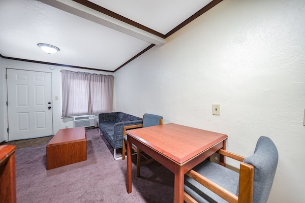 Foto van Tweepersoonsbed (Queensize) | OYO Hotel Portland - Vakantiehuis in Sandy OR - BedRoom