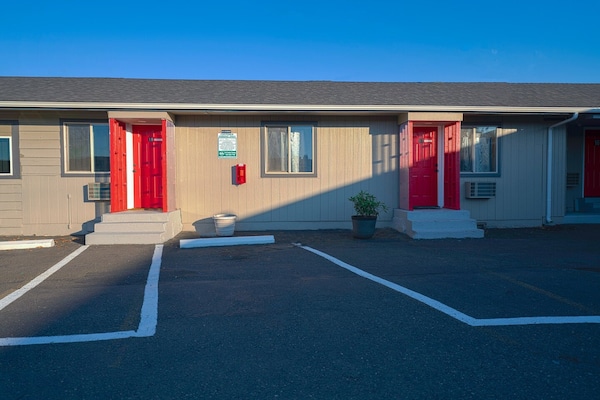 Foto van Tweepersoonsbed (Queensize) | OYO Hotel Portland - Vakantiehuis in Sandy OR - ExteriorSummer
