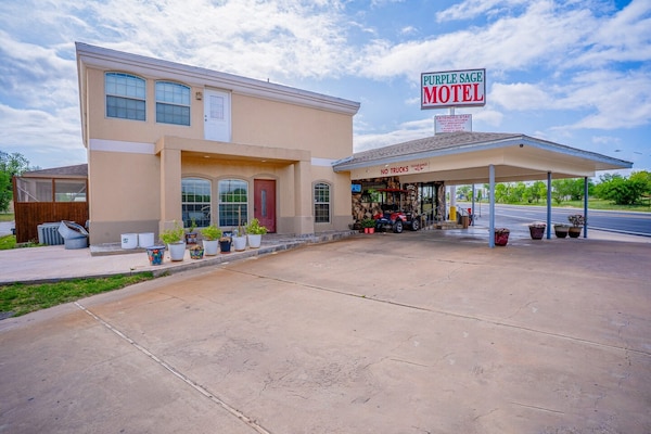 Foto van Snyder TX | Kingsize bed - Vakantiehuis in Snyder TX - ExteriorSummer