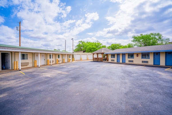 Foto van Snyder TX | Kingsize bed - Vakantiehuis in Snyder TX - ExteriorSummer