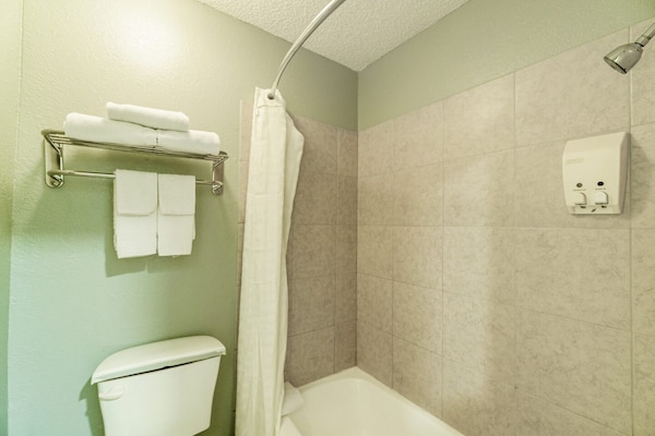 Foto van Tweepersoonsbed (queensize) | Rookvrij - Vakantiehuis in Snyder TX - BathRoom