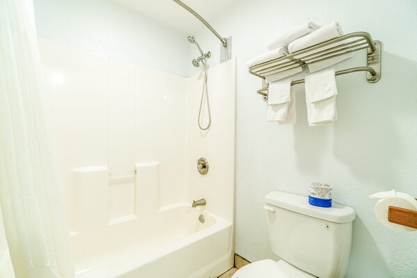 Foto van Tweepersoonsbed (queensize) | Rookvrij - Vakantiehuis in Snyder TX - BathRoom