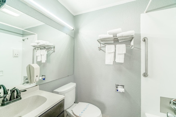 Foto van Queensize bed|Smk|Snyder TX - Vakantiehuis in Snyder TX - BathRoom