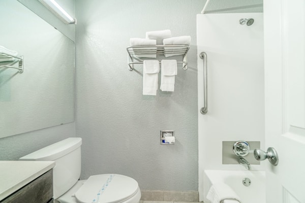 Foto van Queensize bed|Smk|Snyder TX - Vakantiehuis in Snyder TX - BathRoom
