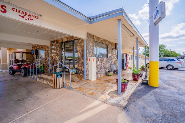Foto van Queensize bed|Smk|Snyder TX - Vakantiehuis in Snyder TX - ExteriorSummer