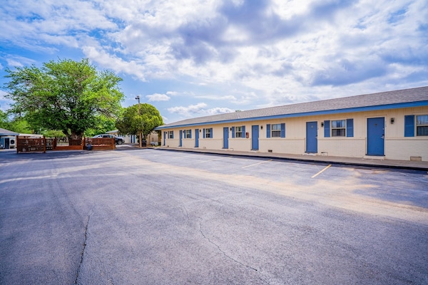 Foto van Queensize bed|Smk|Snyder TX - Vakantiehuis in Snyder TX - ExteriorSummer