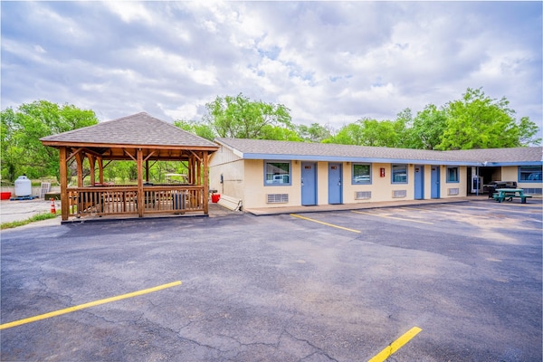 Foto van Queensize bed|Smk|Snyder TX - Vakantiehuis in Snyder TX - ExteriorSummer
