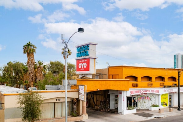Foto van Tweepersoonsbed (queensize) | Niet-roken - Vakantiehuis in Las Vegas NV - ExteriorSummer
