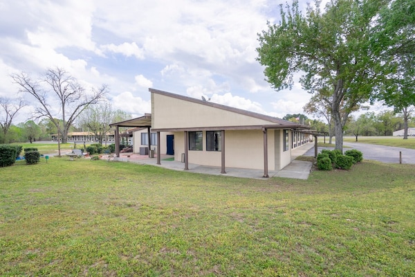 Foto van Suite met 1 slaapkamer | Daleville AL - Vakantiehuis in Daleville AL - ExteriorSummer