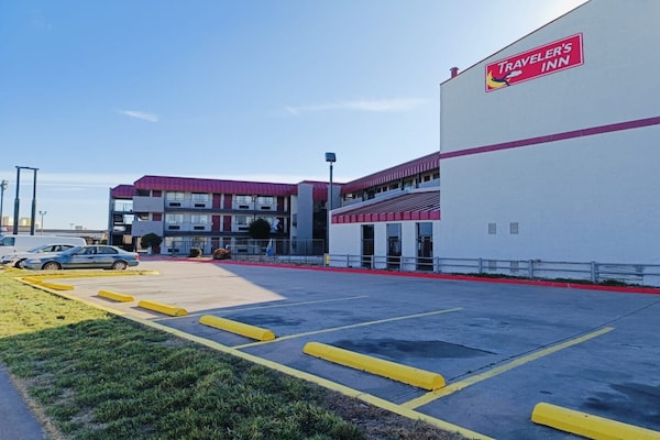 Foto van 1 Suite King Bed Niet-rokende Jacuzzi-badkuip - Vakantiehuis in Wichita Falls TX - ExteriorSummer