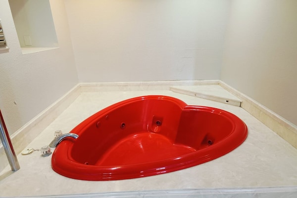 Foto van 1 Suite King Bed Niet-rokende Jacuzzi-badkuip - Vakantiehuis in Wichita Falls TX - BedRoom