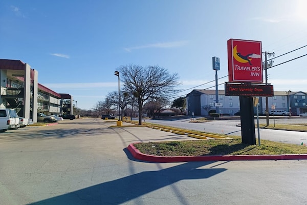 Foto van 1 Suite King Bed Niet-rokende Jacuzzi-badkuip - Vakantiehuis in Wichita Falls TX - ExteriorSummer