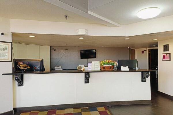 Foto van 1 Suite King Bed Niet-rokende Jacuzzi-badkuip - Vakantiehuis in Wichita Falls TX - HallReception