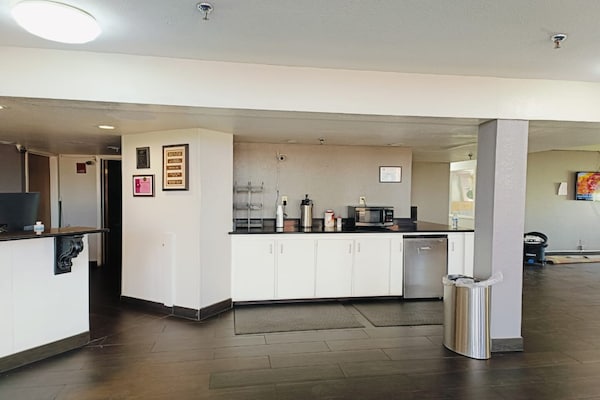 Foto van 1 Suite King Bed Niet-rokende Jacuzzi-badkuip - Vakantiehuis in Wichita Falls TX - HallReception