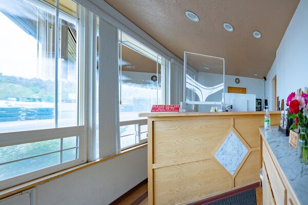 Foto van Premium kamer met 2 queensize bedden en kitchenette. - HallReception