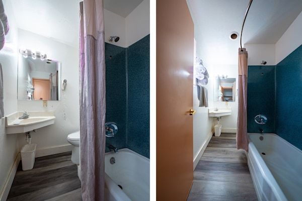 Foto van Premium kamer met 2 queensize bedden en kitchenette. - BathRoom