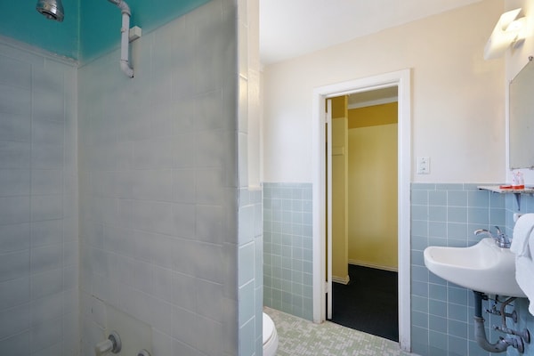 Foto van Queensize bed | Niet roken - Vakantiehuis in Alpine TX - BathRoom