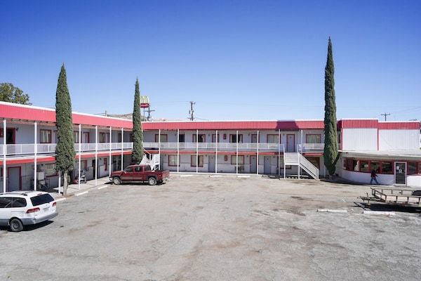 Foto van Queensize bed | Niet roken - Vakantiehuis in Alpine TX - parking