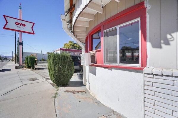 Foto van Queensize bed | Niet roken - Vakantiehuis in Alpine TX - ExteriorSummer