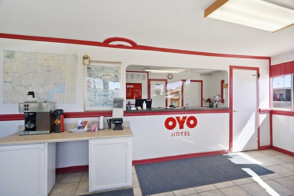 Foto van Queensize bed | Niet roken - Vakantiehuis in Alpine TX - HallReception