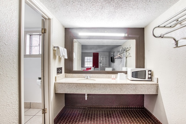 Foto van 2 eenpersoonsbedden | Roken mogelijk - Vakantiehuis in Bald Knob AR - BathRoom