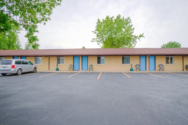 Foto van Queensize bed | niet roken - Vakantiehuis in Bay City, MI - ExteriorSummer