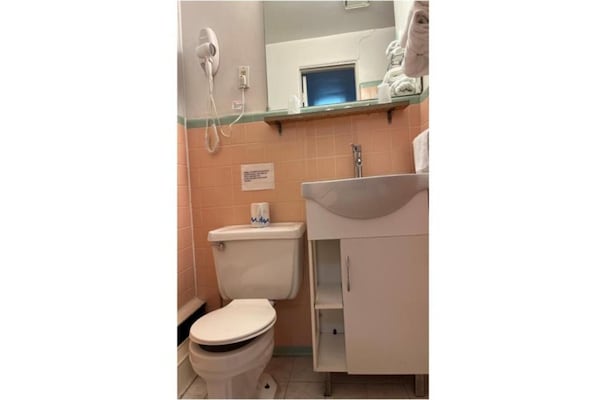 Foto van Queensize bed | niet roken - Vakantiehuis in Bay City, MI - BathRoom