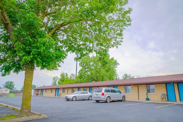 Foto van Queensize bed | niet roken - Vakantiehuis in Bay City, MI - ExteriorSummer